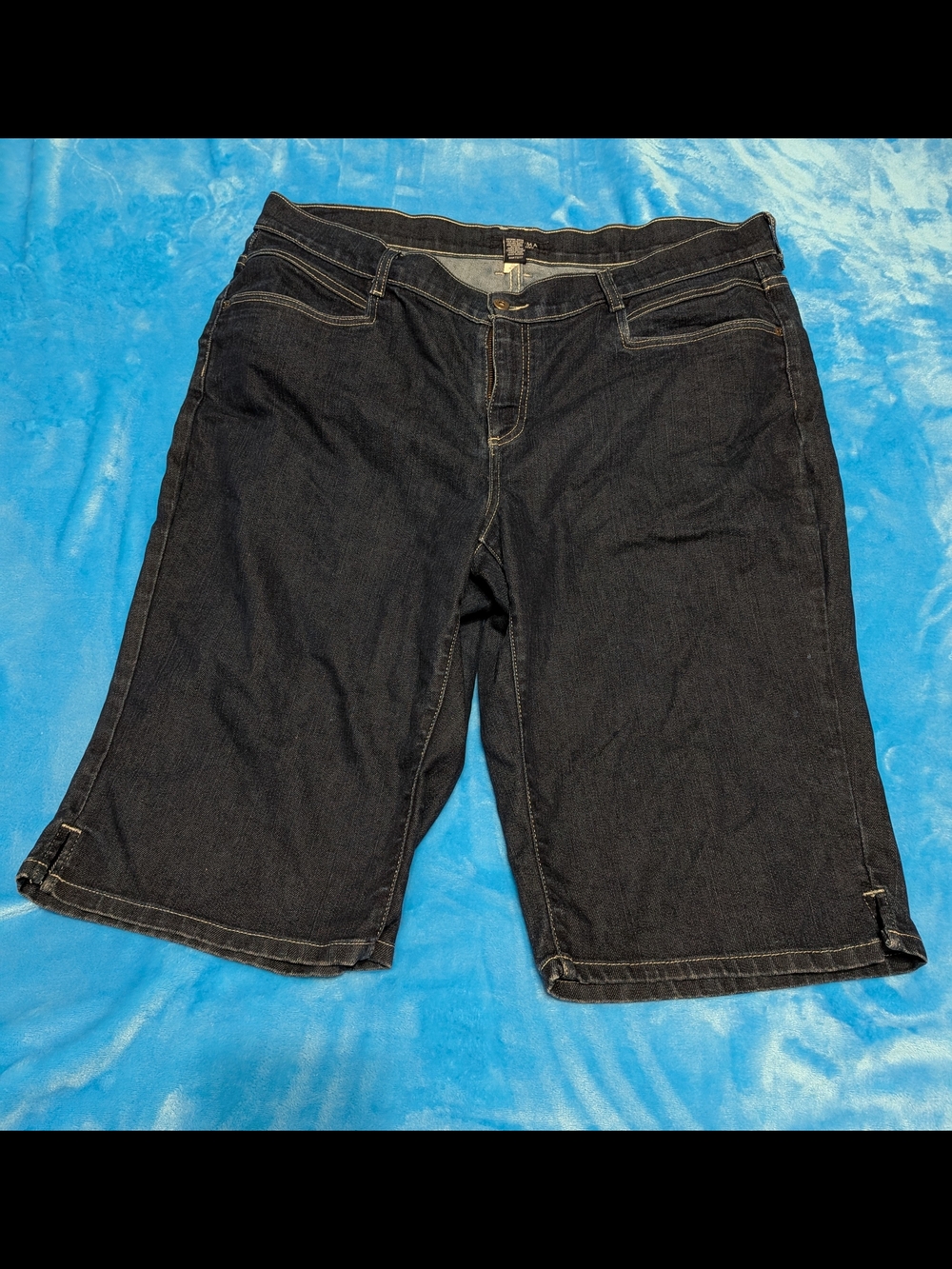👖☀️ Classic & Cool: Dark Wash Bermuda Shorts ☀️👖